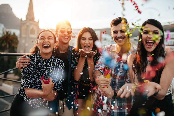 friends celebrate new years with confetti